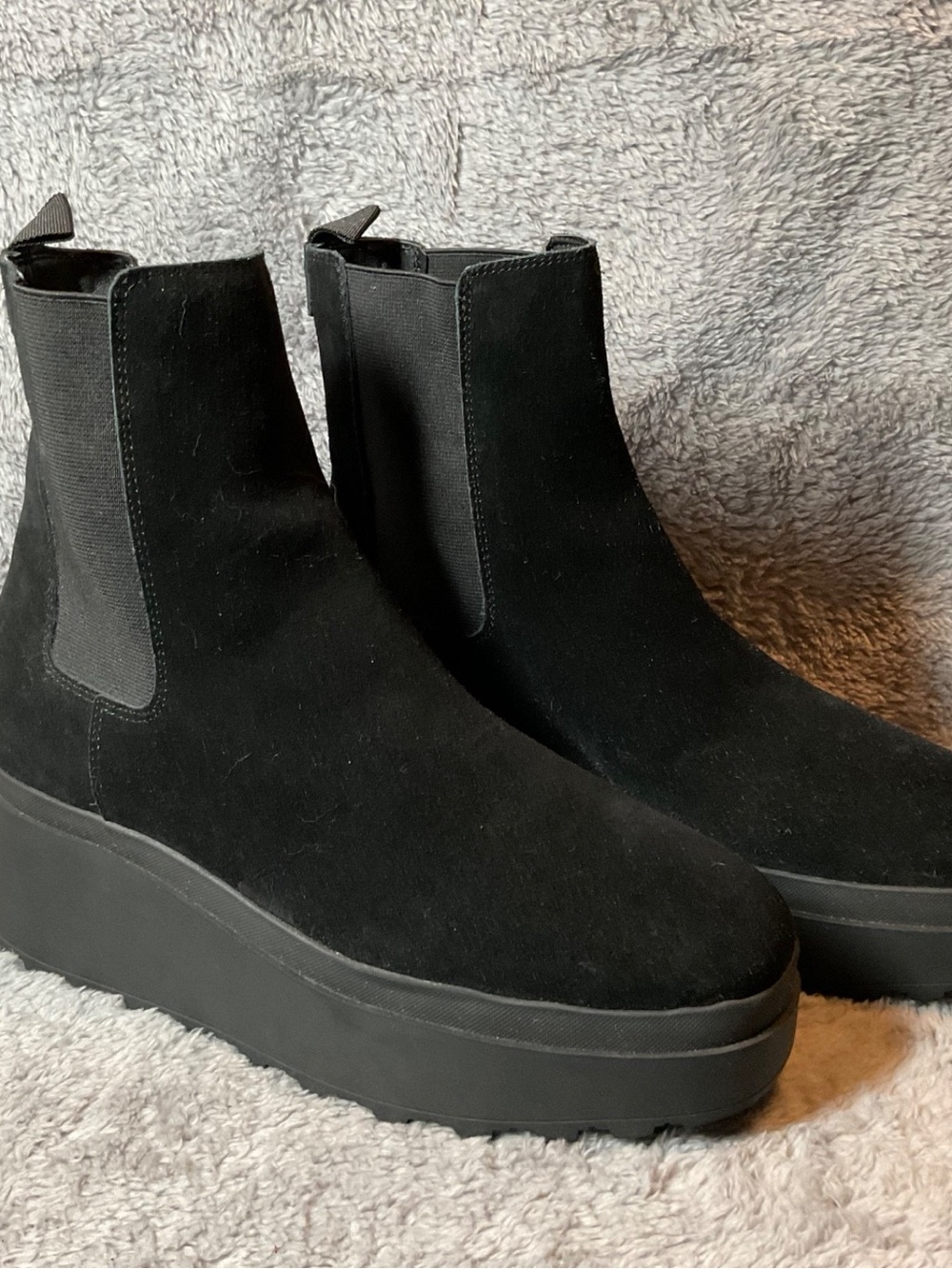New Calvin Klein Nevia Ankle Platform Boot in Black Sueded Women’s size 9M.